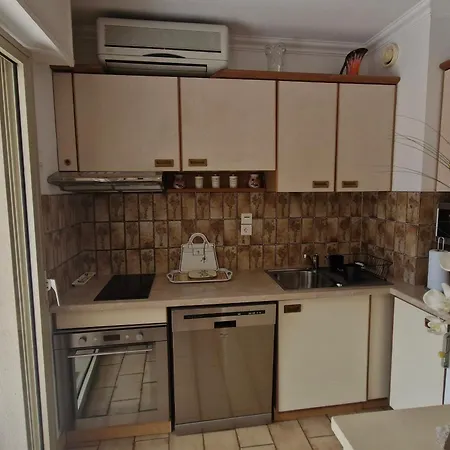 Avec Coin Nuit, Aperçu Mer, Piscine Et Parking à - Fr-1-780-95 Sainte-Maxime