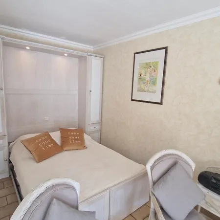 Avec Coin Nuit, Apercu Mer, Piscine Et Parking A - Fr-1-780-95 *