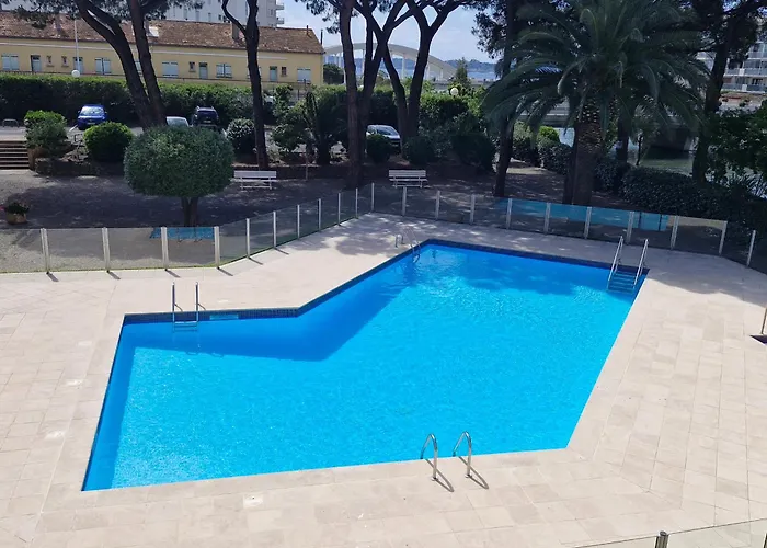 Avec Coin Nuit, Apercu Mer, Piscine Et Parking A - Fr-1-780-95 * Sainte-Maxime